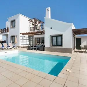 Villa Camelot Homes By Livvo Spain